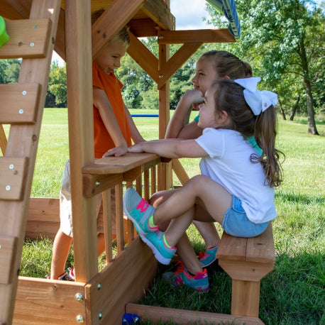 Großer Holzspielplatz "Northbrook Backyard Discovery" mit Rutsche