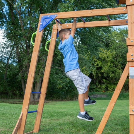 Großer Holzspielplatz "Northbrook Backyard Discovery" mit Rutsche