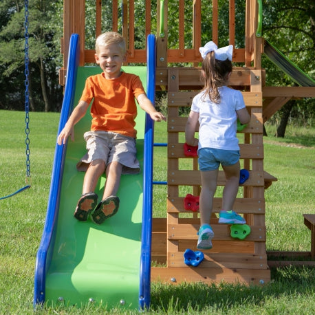 Großer Holzspielplatz "Northbrook Backyard Discovery" mit Rutsche