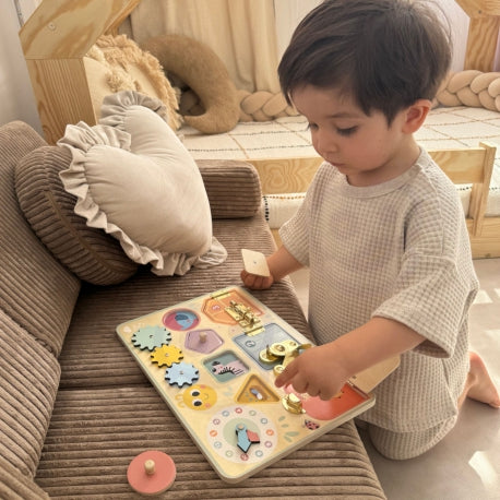 TOOKY TOY Montessori Lernbrett mit Schlössern, Zahnrädern und Uhr – Interaktives Holzspielzeug ab 3 Jahren